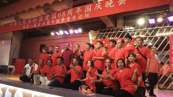 爸妈离婚三年了，越来越恨他们，这辈子就当没有父母游戏画面